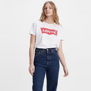 Short sleeve vintage Levi’s logo t shirt